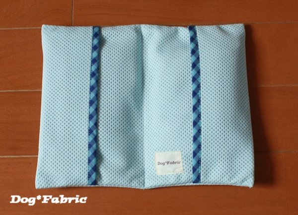 画像2: Hinyari pillow（blue~mizuiro check〜） (2)