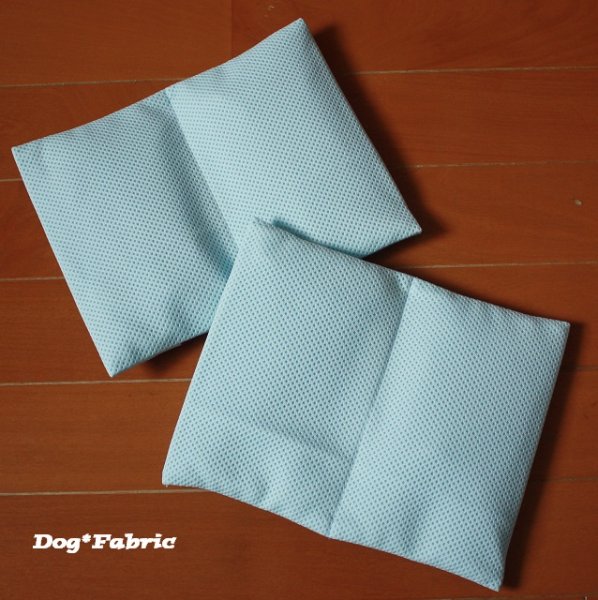 画像1: Hinyari pillow（blue~mizuiro check〜） (1)